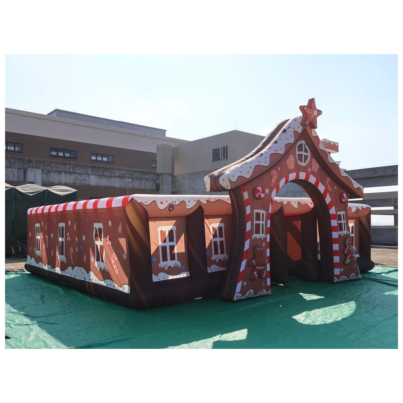 Kids Outdoor Venues - Büyük Zencefilli Kurabiye Şeklinde Şişme Labirent,